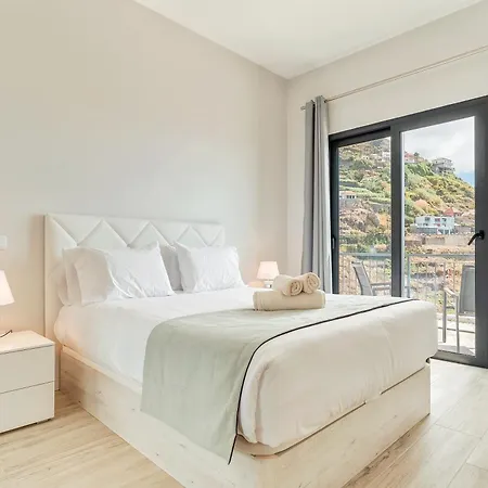 Sonhos Na Iha Iii By Madeira Campanário