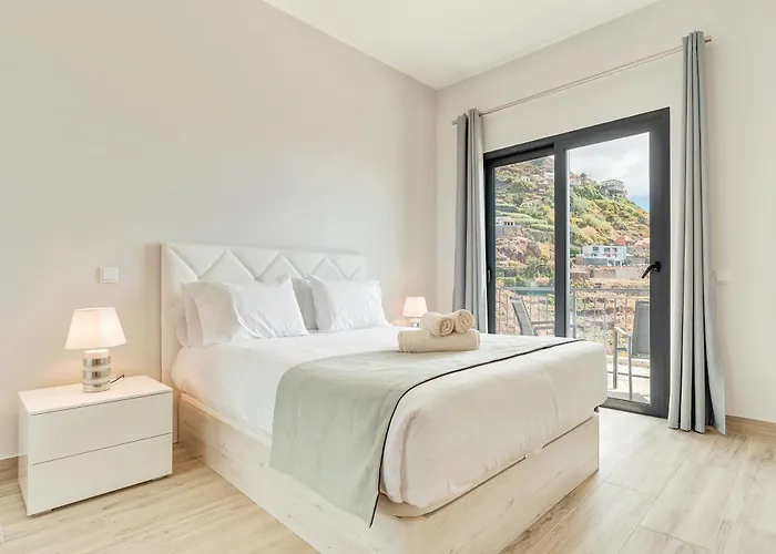 Sonhos Na Iha Iii By Madeira Campanário